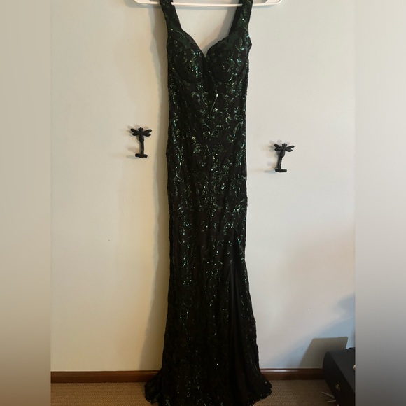 Green and black sequin formal/prom dress - Picture 3 of 7